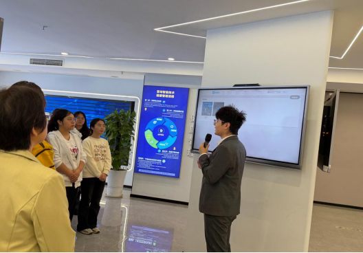 搭建校企沟通桥梁，走进企业感知前沿——现代护理学院开展访企拓岗企业参观研学活动
